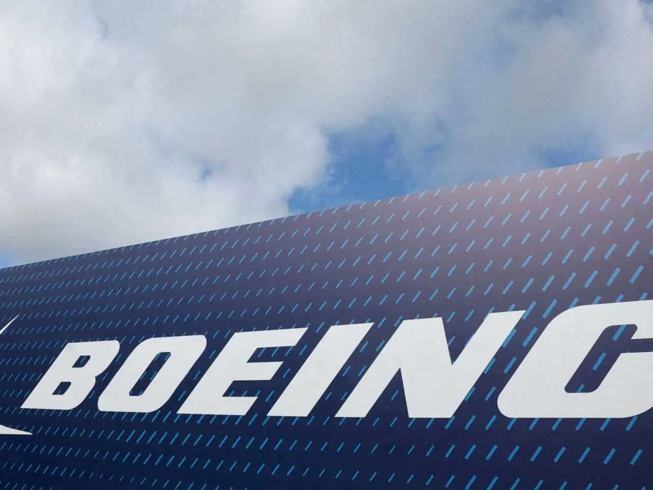 где купить акции boeing